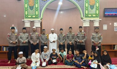 *Personel Batalyon D Pelopor Laksanakan Tarawih Keliling di Masjid Al-Muhajirin Cikarang Pusat*