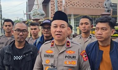 ‎Polri dan Jurnalis Bagikan 1.500 Takjil kepada Masyarakat di Sekitar Mabes Polri