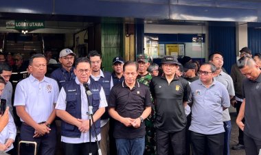DUKUNG GERAKAN ASRI PRESIDEN PRABOWO, KAPOLDA METRO JAYA DAN PARA MENTERI TURUN GUNUNG BERSIHKAN PASAR KRAMAT JATI