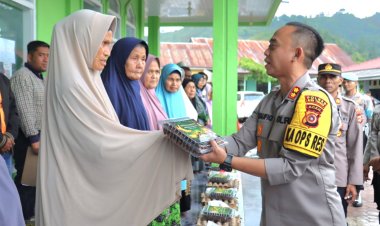 Jumat Berkah Ramadhan, Polres Aceh Tengah Salurkan Sembako untuk Warga Kayu Kul