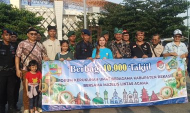Brimob Batalyon D Pelopor Bagikan 15 Ribu Takjil Bersama Forum Umat Beragama Kabupaten Bekasi di Cikarang