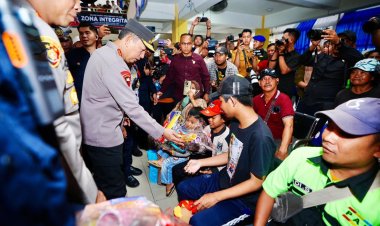 Tinjau Terminal Purabaya, Kapolri ke Sopir Bus: Hati-Hati dan Jaga Keselamatan Pemudik