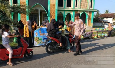 Polsek Buay Bahuga Melaksanakan Pengamanan Pembagian Takjil SMAN 2 Buay Bahuga