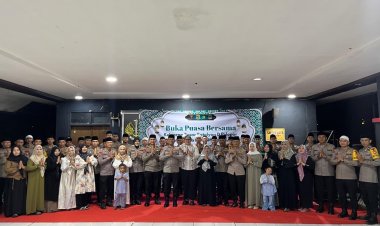 Batalyon D Pelopor Satbrimob Polda Metro Jaya Gelar Buka Puasa Bersama Anak Yatim