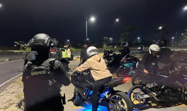 Patroli Brimob Batalyon D Pelopor Ciptakan Situasi Kondusif di Wilayah Kabupaten Bekasi