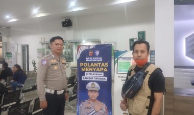 ‎Polantas Menyapa : Program Inovatif Satlantas Polres Sukabumi untuk Dekatkan Diri Dengan Masyarakat di Samsat Cibadak dan Plara