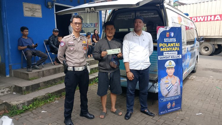 Polantas Menyapa Wajib Pajak di Samsat Cibadak dan Pelabuhan Ratu : Upaya Tingkatkan Pelayanan dan Kedekatan dengan Masyarakat