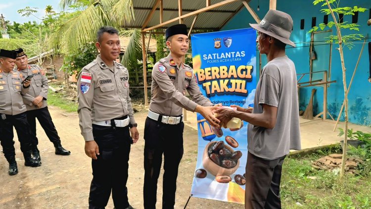 Satlantas Polres Aceh Utara Bagikan Takjil Door to Door, Wujud Kepedulian di Bulan Ramadhan