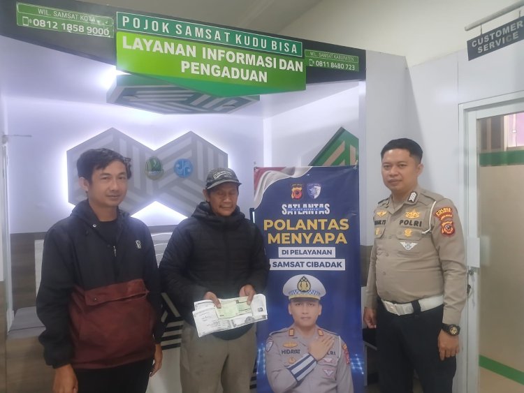 ‎Polantas Menyapa Wajib Pajak di Samsat Cibadak dan Pelabuhan Ratu : Tingkatkan Pelayanan dan Kedekatan dengan Masyarakat