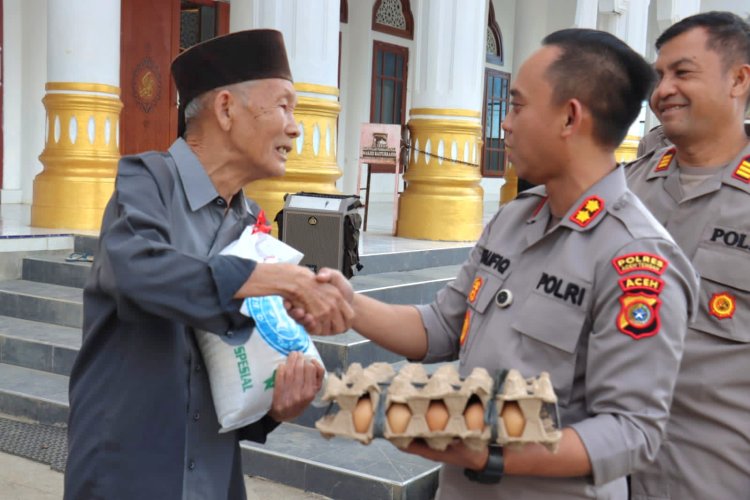 Ramadhan Penuh Berkah, Polres Aceh Tengah Salurkan Sembako untuk Warga Terdampak di Toweren