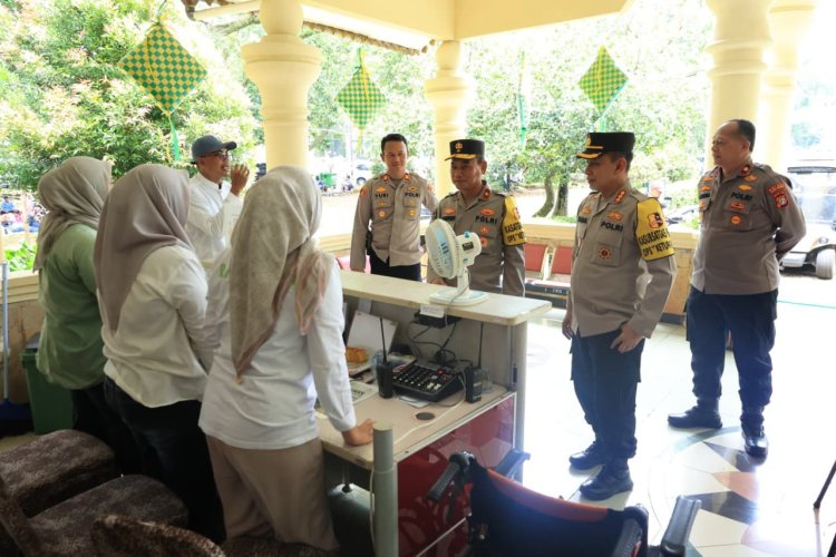 Tinjau Kawasan Wisata Ragunan, Polri Pastikan Keselamatan dan Kenyaman Masyarakat Saat Libur Lebaran 