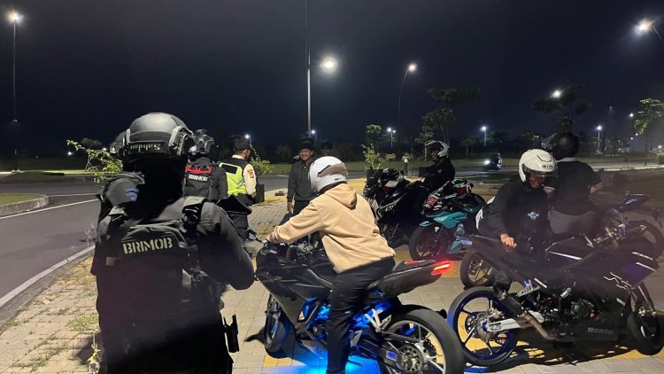 Patroli Brimob Batalyon D Pelopor Ciptakan Situasi Kondusif di Wilayah Kabupaten Bekasi