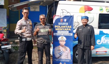 ‎Satlantas Polres Sukabumi Kabupaten Gelar "Polantas Menyapa", Edukasi Prosedur STNK dan BPKB di Samsat Cibadak dan Plara