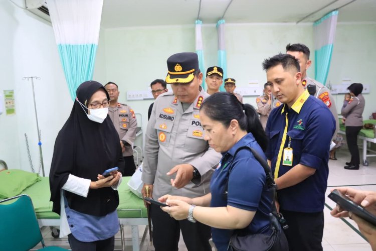 Kapolres Metro Bekasi Kota Jenguk 17 Korban Kebakaran Cimuning, Salurkan Tali Asih dan Dukungan Moril