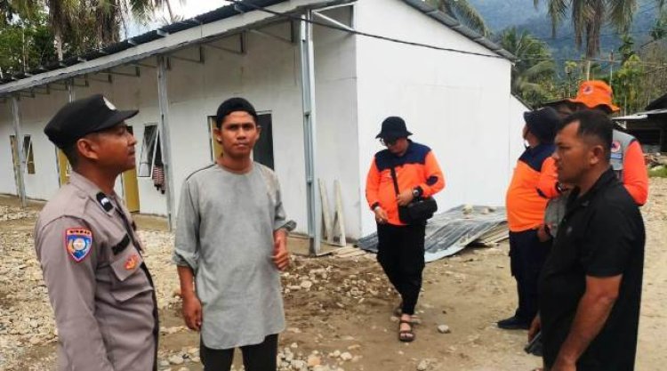 Bhabinkamtibmas Polsek Simpang Jernih Dampingi Tim BNPB Monitoring Pembangunan Huntara