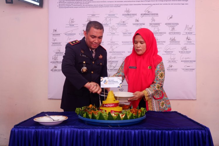 Peringati HBP Ke-62, Lapas Lhoksukon Gelar Tasyakuran dengan Prosesi Potong Tumpeng dan Bakti Sosial