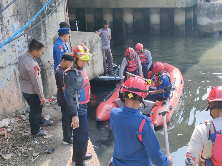 Tim SAR Ditpolairud Polda Metro Jaya Temukan Korban Tenggelam Setelah Sisir Sungai BKT Jakut