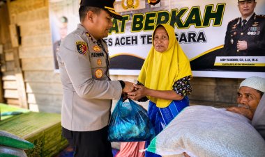 Sentuhan Jumat Berkah, Kapolres Aceh Tenggara Hadir Ringankan Duka Korban Kebakaran