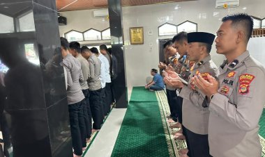 Polres Way Kanan Gelar Salat Gaib Untuk Bripka (Anumerta) Arya Supena, S.H.