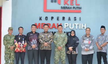 Sekretaris Daerah Kabupaten, Machiavelli Herman Tarmizi, S.STP., M.Si., bersama Komandan Kodim 0427/WK, Letkol Arm Sigit Windarto, S.Sos., M.Han., menghadiri Launching Pembangunan Koperasi Desa/Kelurahan Merah Putih (KDKMP)
