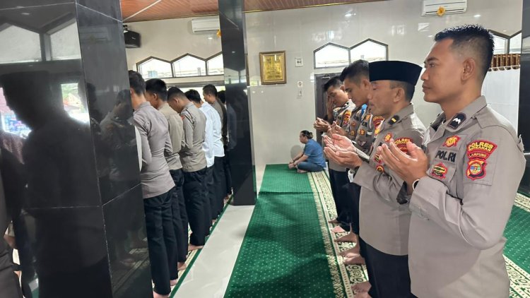 Polres Way Kanan Gelar Salat Gaib Untuk Bripka (Anumerta) Arya Supena, S.H.