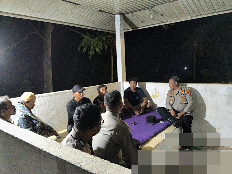 Kapolres Way Kanan Sambangi Warga Kampung Sriwijaya di Pos Ronda