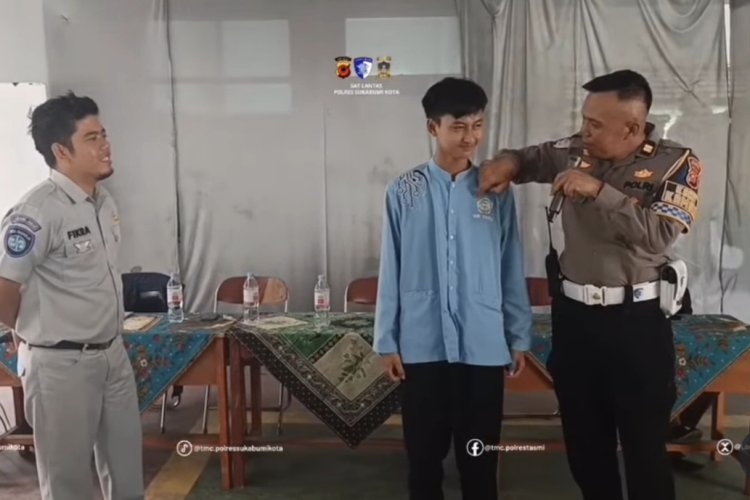 Satlantas Polres Sukabumi Kota Gelar Police Goes to School, Tanamkan Kesadaran Keselamatan Berlalu Lintas di Kalangan Pelajar