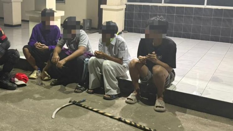 Patroli Brimob Kabupaten Bekasi Amankan Empat Remaja Terlibat Tawuran