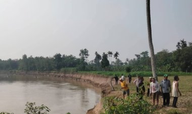 Babinsa Koramil 427-01/Pakuan Ratu Bersama Tim BPBD dan Warga Lakukan Pencarian Korban Tenggelam