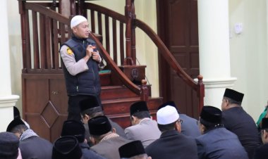 Safari Subuh di Masjid Al Amin, Kapolsek Bebesen Ajak Masyarakat Perkuat Silaturahmi dan Kamtibmas