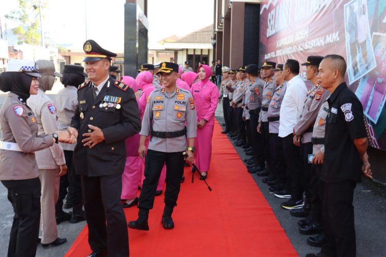Momen Penuh Makna, Kapolres Aceh Tengah Pimpin Upacara Purna Bakti AKP Radius Sianturi