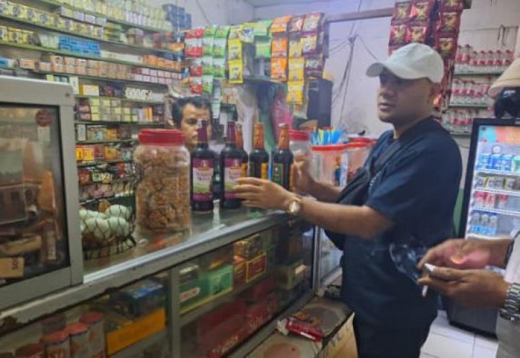Jakarta Timur Darurat Miras ? Polisi Temukan Puluhan Botol Alkohol di Warung-Warung Pinggir Jalan