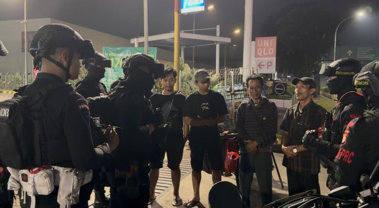 Patmob D 73 Kompi 2 Batalyon D Pelopor Intensifkan Patroli Rayonisasi Ciptakan Situasi Kamtibmas Kondusif di Kota Bekasi