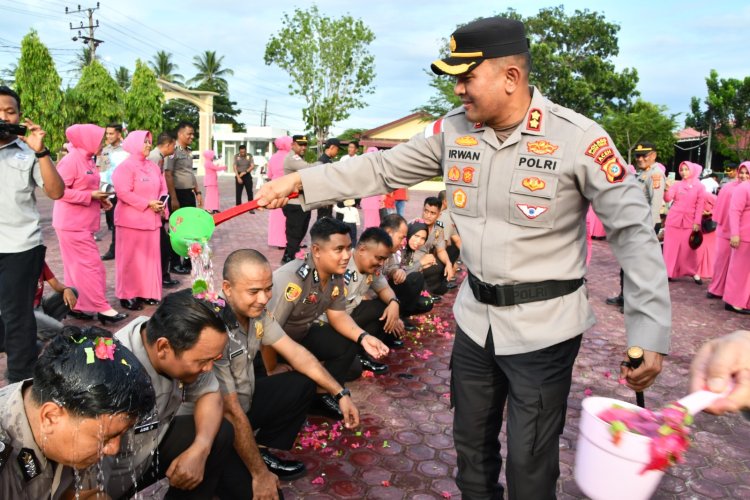 Hari Bhayangkara Ke-80, Kapolres Aceh Timur Pimpin Upacara Kenaikan Pangkat 62 Personel