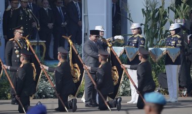 Kapolda Metro Jaya Terima Tanda Kehormatan Nugraha Sakanti dari Presiden RI