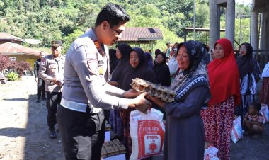Polri Peduli, Polres Aceh Tengah Salurkan Sembako untuk Warga Lelumu Kecamatan Pegasing