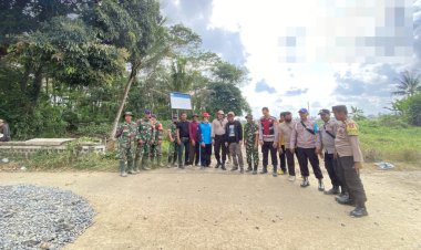 Kompak! Polsek Banjit Bersama Forkopimcam dan Warga Gelar Gotong Royong Perbaiki Jalan Poros Rebang Tinggi