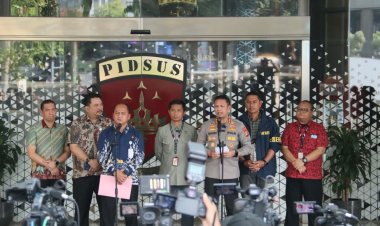 Polri Serahkan Tersangka dan Barang Bukti Perkara Dugaan Korupsi kepada Kejaksaan Agung