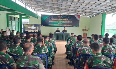 PRAJURIT KODIM 0427/WAY KANAN IKUTI PENYULUHAN HUKUM, DANDIM TEKANKAN PENTINGNYA DISIPLIN DAN KEPATUHAN TERHADAP ATURAN