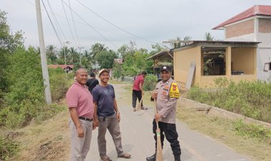 Bhabinkamtibmas Gampong Kapa Dukung Penuh Program Jumat Bersih, Wujudkan Lingkungan Bersih dan Kebersamaan Warga