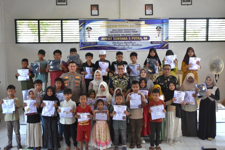 Wali Kota Langsa Serahkan Seragam Sekolah Gratis bagi 169 Anak Yatim Piatu di Langsa Timur
