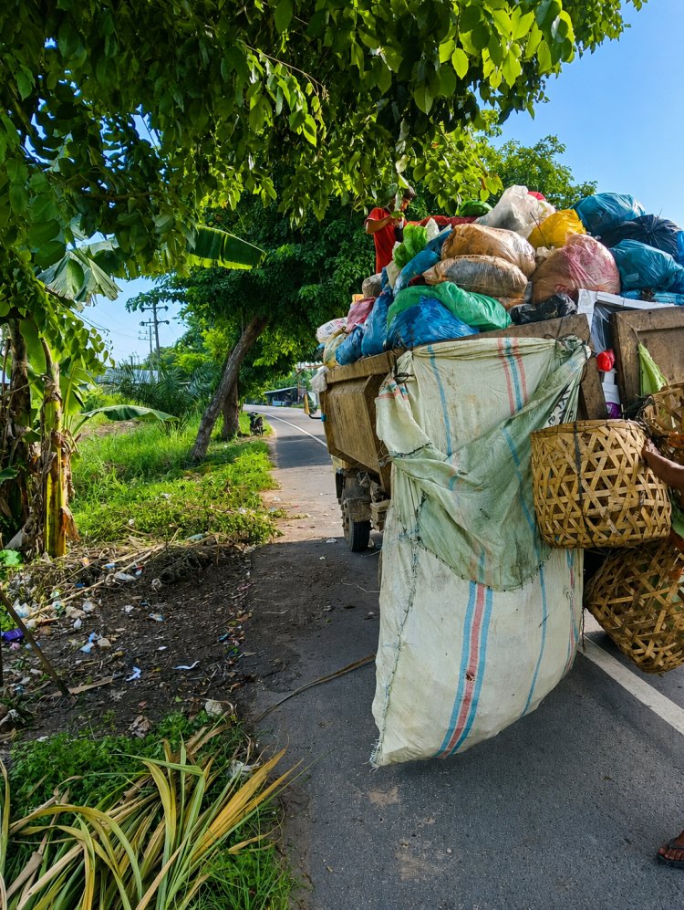 Keluhan Warga Langsung Ditindaklanjuti, DLH Kota Langsa Angkut Tumpukan Sampah di Gampong Kapa