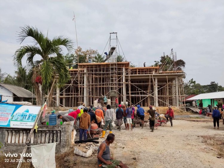 Gotong Royong Wujudkan Rumah Allah: Pengecoran Dak Tahap Kedua Masjid Agung Darul Ulum Berjalan Penuh Semangat