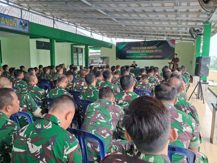 Prajurit Kodim 0427/Way Kanan Ikuti Penyuluhan Hukum, Dandim Tekankan Pentingnya Disiplin dan Kepatuhan Aturan