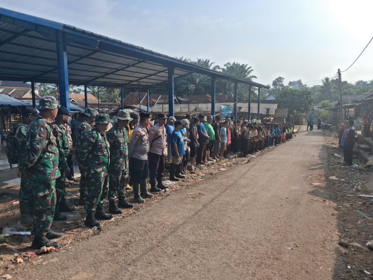 KARYA BAKTI KODIM 0427/WAY KANAN WUJUDKAN KEPEDULIAN DAN SEMANGAT GOTONG ROYONG BERSAMA MASYARAKAT KAMPUNG LEBAK PENIANGAN