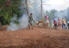 Babinsa Serka Isrianto Pimpin Gotong Royong di Kampung Bandar Dalam, Semangat Sambut HUT RI ke-81