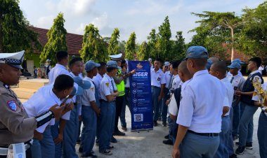 Police Goes To School, Kasatlantas Polres Way Kanan Sambangi Pelajar SMAN 1 Kasui