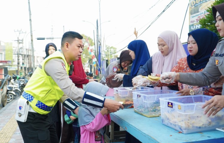 Semangat Jumat Berkah Satlantas Polres Garut : Tebar Kebaikan dan Edukasi Keselamatan Jalan