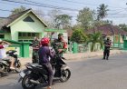 ANTISIPASI DAMPAK AKTIVITAS GUNUNG ANAK KRAKATAU, KODIM 0427/WAY KANAN BAGIKAN MASKER KEPADA MASYARAKAT