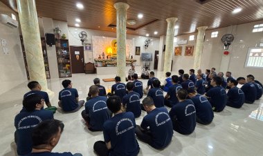 Perkuat Pembinaan Kepribadian, Kalapas Cipinang Ajak Umat Buddha Jaga Tata Tertib dan Kehormatan Vihara